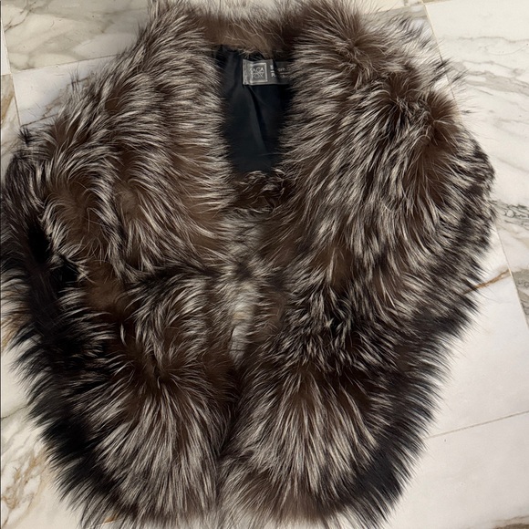 Saga fox fur stole wrap silver fox - Picture 11 of 13